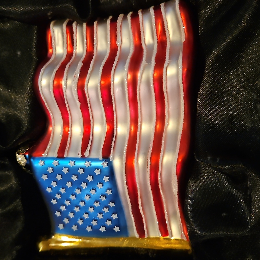 American Flag Glass  Ornament New With Gift Box. 3"x4" Great Gift For Any Adult